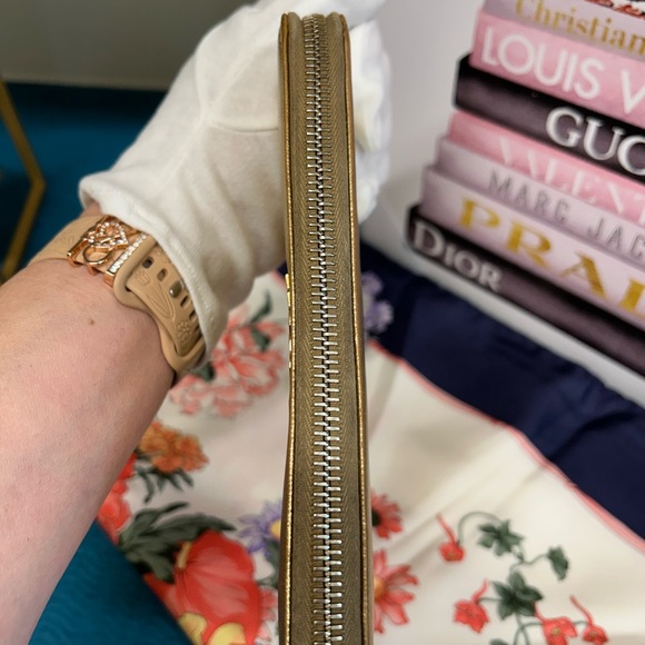 Prada long wallet in Gold - Picture 8 of 8